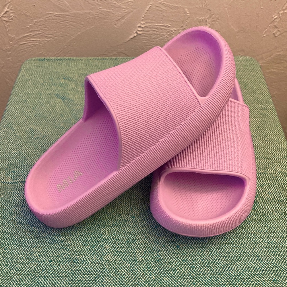 MIA sz 7 Soft Pink Rubber Slip-On Sandals